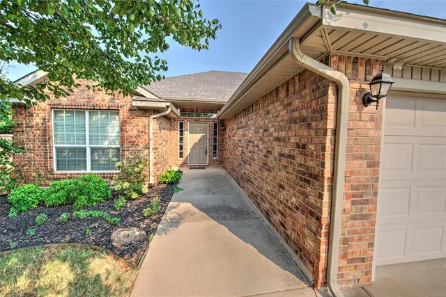 Photo 2 — 8116 Woodbend Drive, Oklahoma City, OK 73135