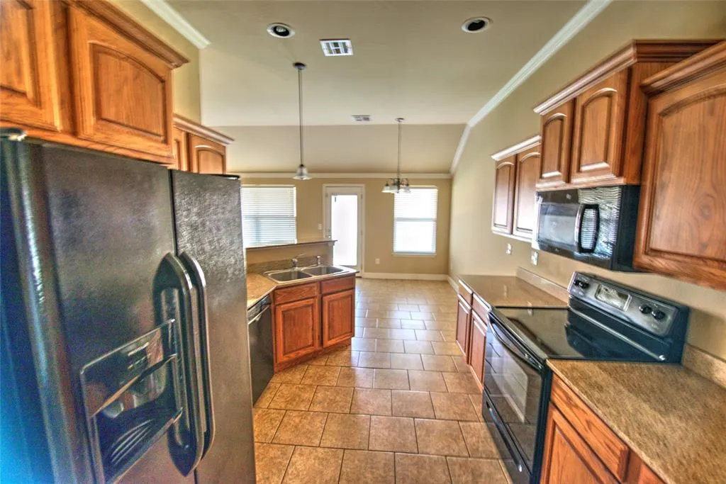 Photo 5 — 8116 Woodbend Drive, Oklahoma City, OK 73135