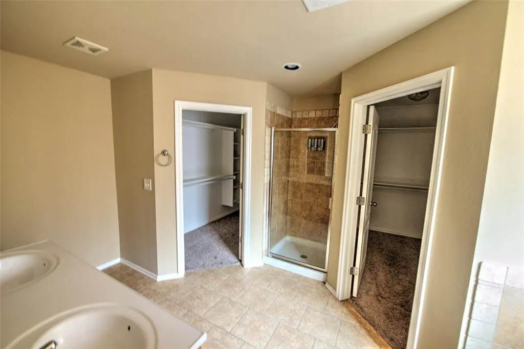 Photo 10 — 8116 Woodbend Drive, Oklahoma City, OK 73135