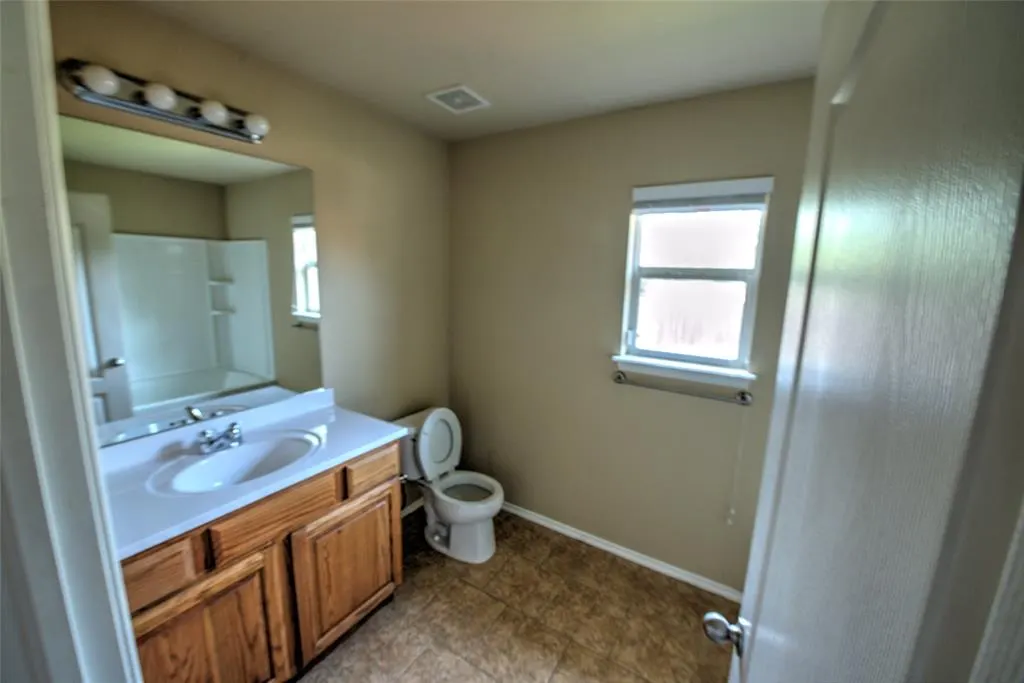 Photo 13 — 8116 Woodbend Drive, Oklahoma City, OK 73135