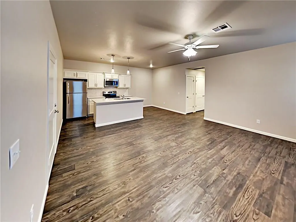 Photo 4 — 11516 Keystone Circle, Oklahoma City, OK 73114