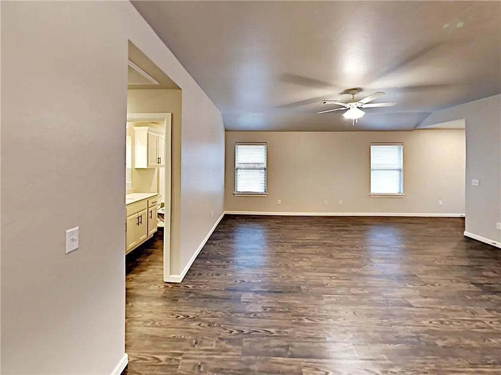 Photo 5 — 11516 Keystone Circle, Oklahoma City, OK 73114