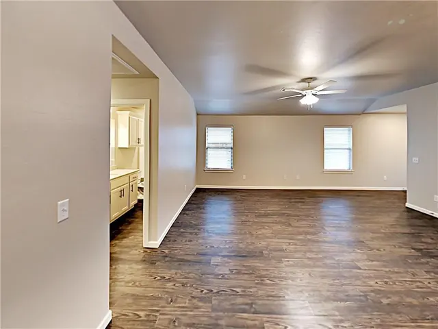 Photo 5 — 11516 Keystone Circle, Oklahoma City, OK 73114