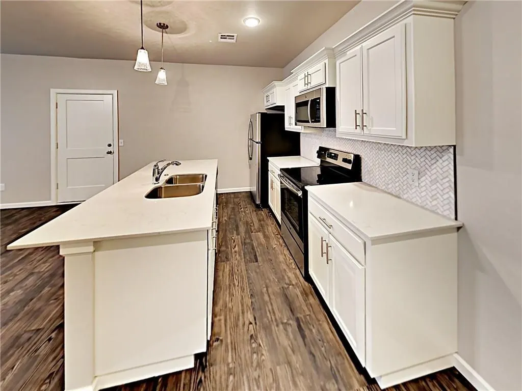 Photo 8 — 11516 Keystone Circle, Oklahoma City, OK 73114