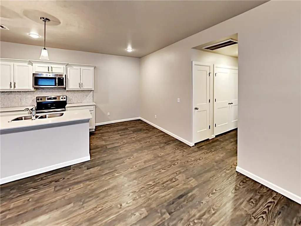 Photo 9 — 11516 Keystone Circle, Oklahoma City, OK 73114