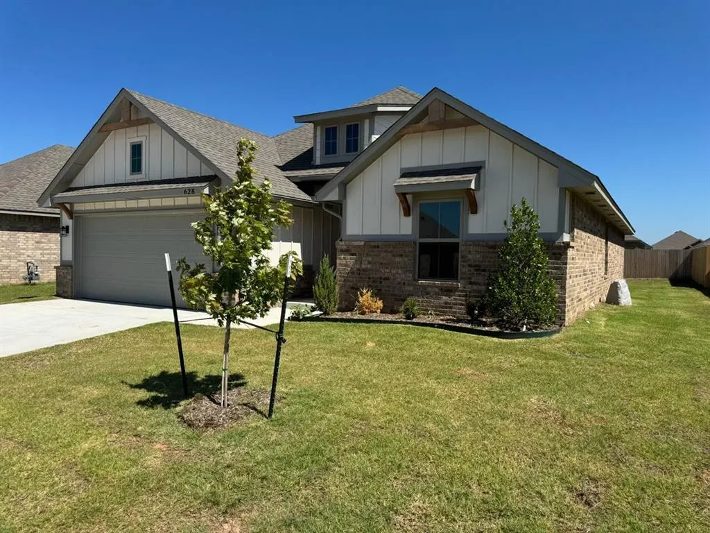 Photo 2 — 628 Honey Springs Lane, Shawnee, OK 74804