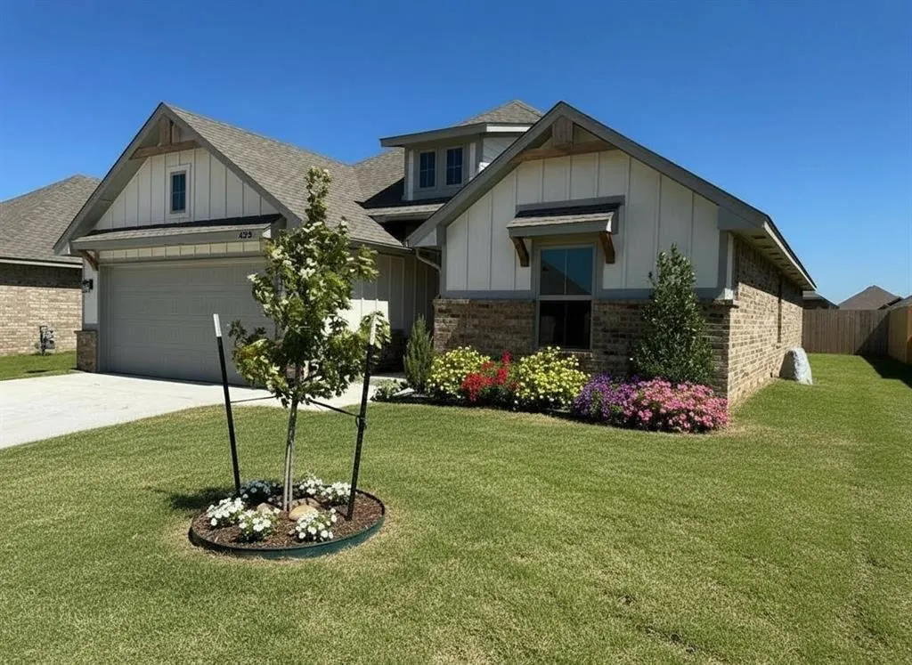 Front exterior — 628 Honey Springs Lane, Shawnee, OK 74804