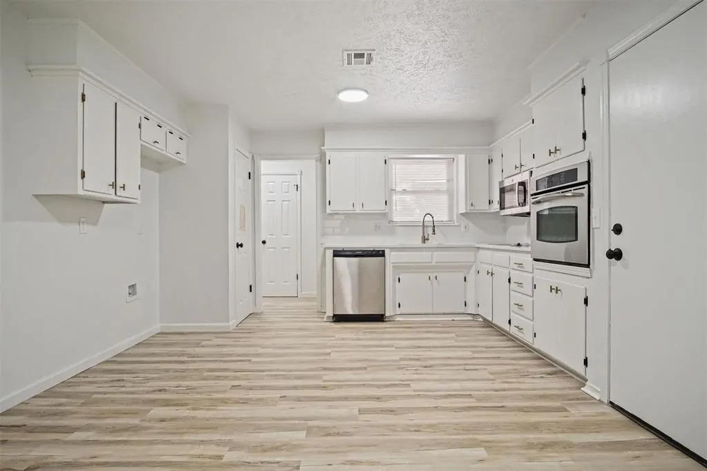Photo 9 — 2528 Oakridge Drive, Bethany, OK 73008