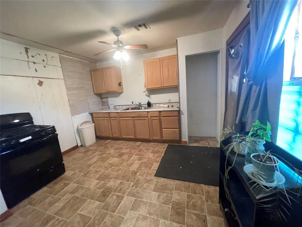 Photo 3 — 1009 W Sunset Dr Drive, Anadarko, OK 73005