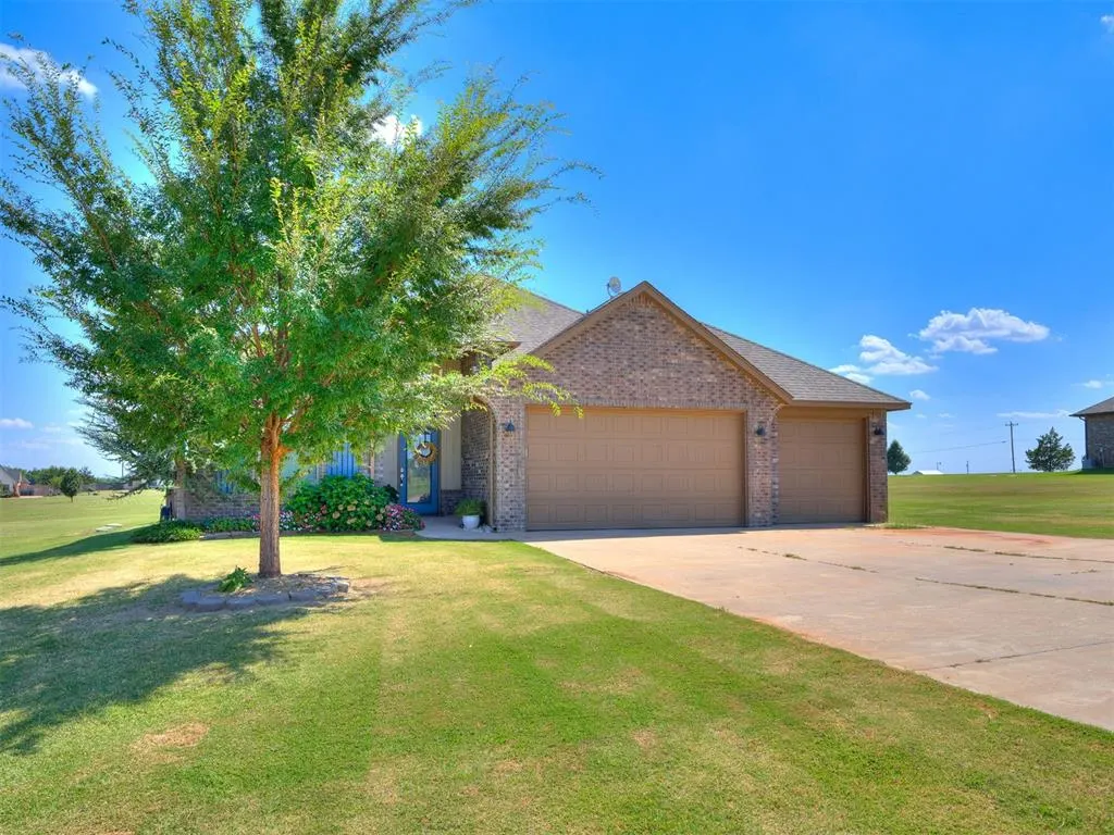 Photo 2 — 19575 Pioneer Way, Cashion, OK 73016