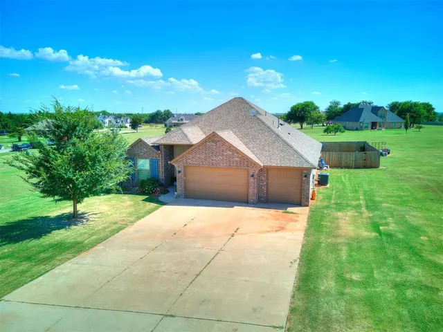 Photo 3 — 19575 Pioneer Way, Cashion, OK 73016