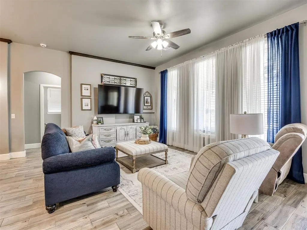 Photo 4 — 19575 Pioneer Way, Cashion, OK 73016