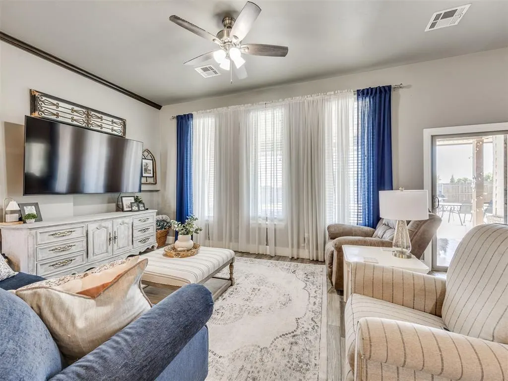 Photo 5 — 19575 Pioneer Way, Cashion, OK 73016