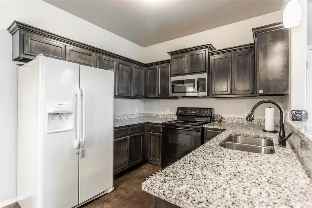 Photo 4 — 1764 Eighty Niner Terrace, El Reno, OK 73036