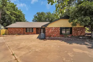 Sold home at 605 N COLLEGE Street