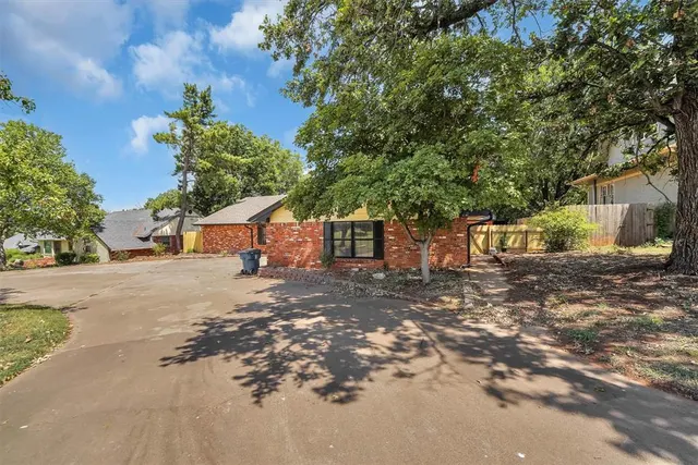 Photo 4 — 605 N COLLEGE Street, Cordell, OK 73632