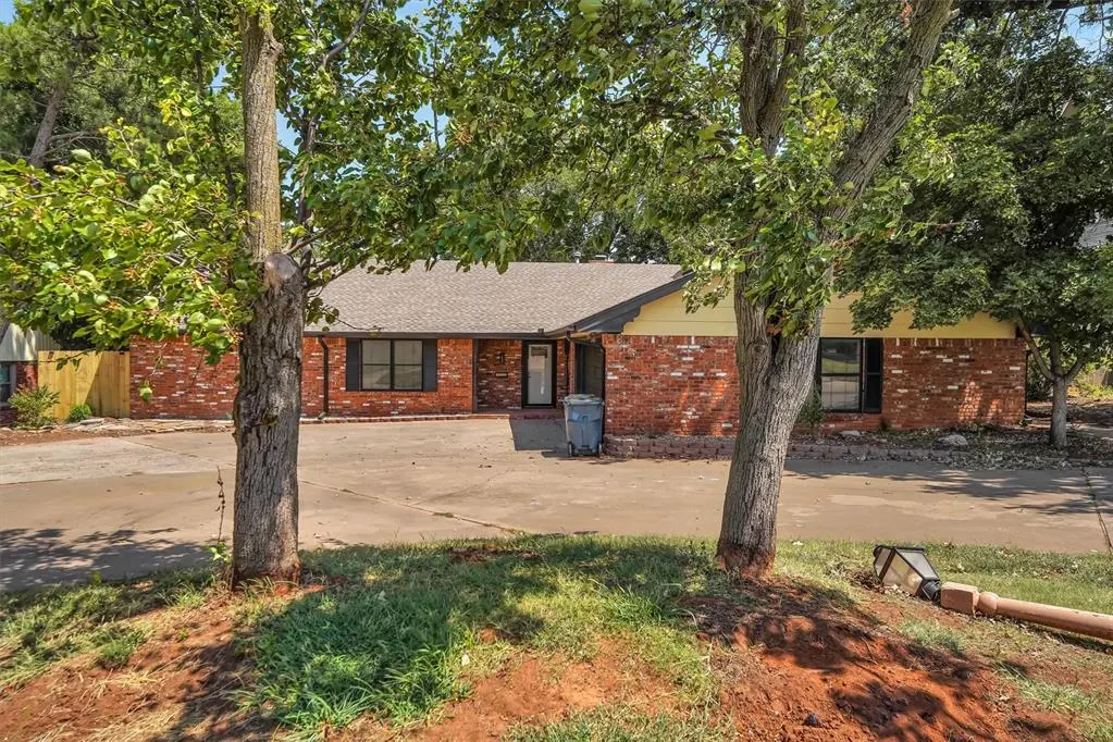 Photo 5 — 605 N COLLEGE Street, Cordell, OK 73632