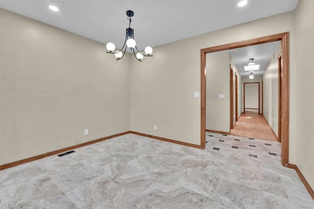 Photo 13 — 605 N COLLEGE Street, Cordell, OK 73632