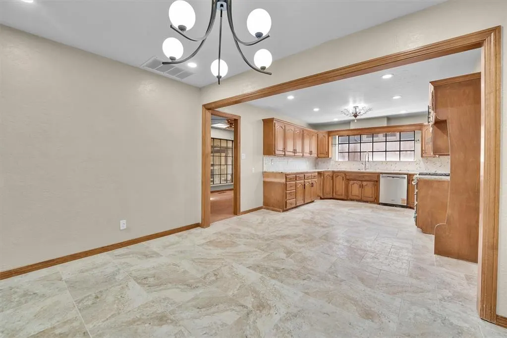 Photo 14 — 605 N COLLEGE Street, Cordell, OK 73632