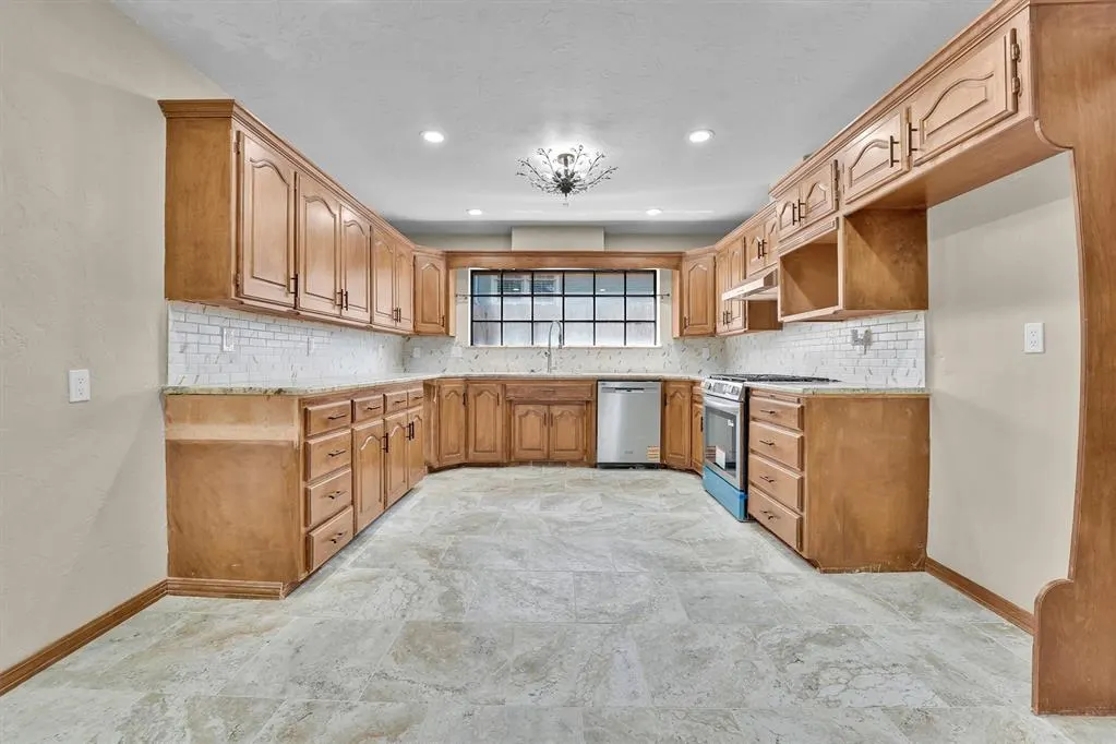 Photo 15 — 605 N COLLEGE Street, Cordell, OK 73632