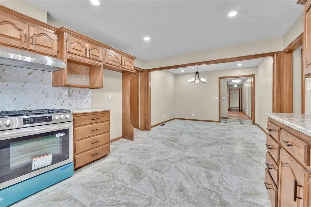 Photo 17 — 605 N COLLEGE Street, Cordell, OK 73632