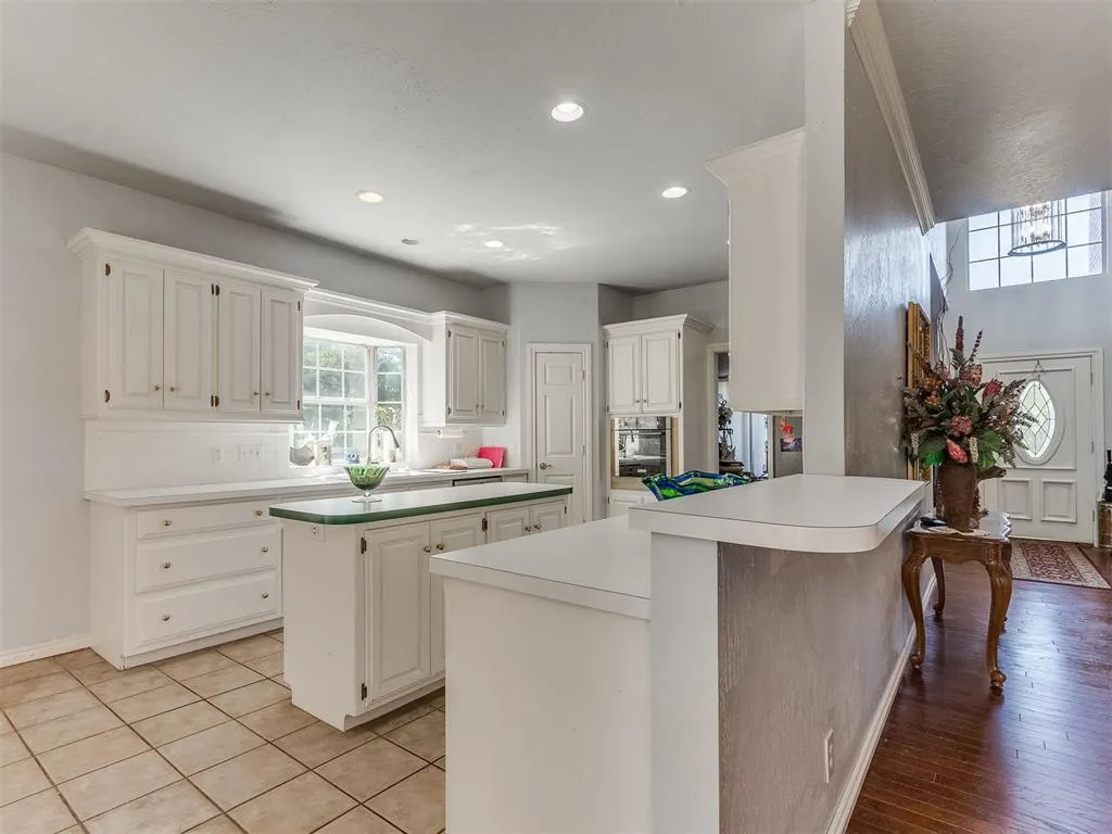 Photo 6 — 1010 Silver Oaks Drive, Edmond, OK 73025