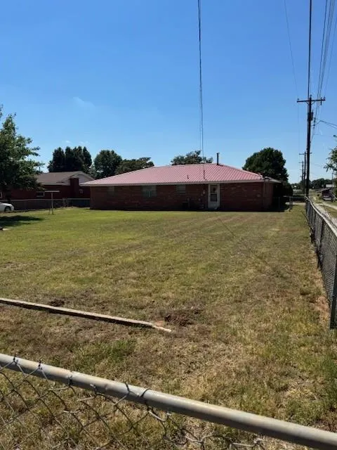 Photo 2 — 610 N Locust Street, Seiling, OK 73663