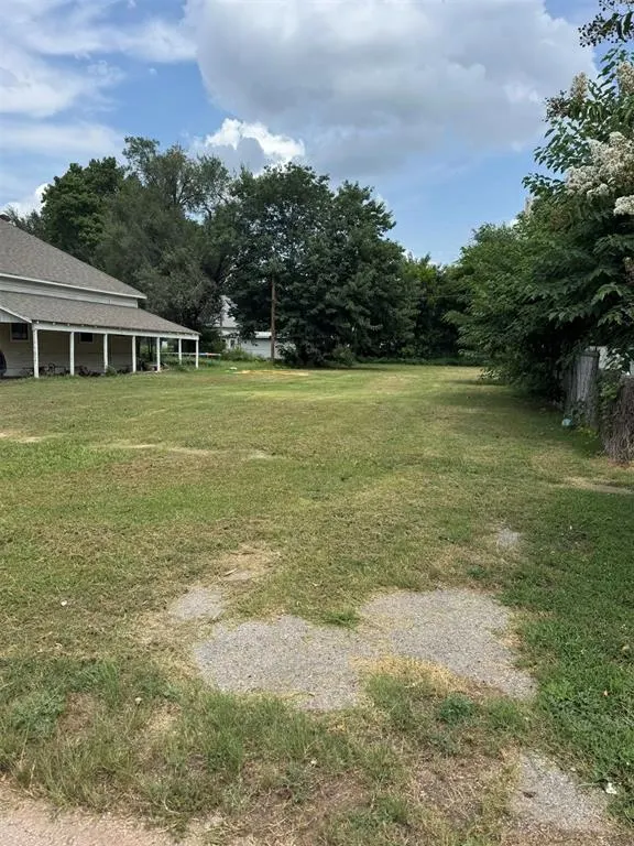 Front exterior — 120 S Cherry Street, Pauls Valley, OK 73075