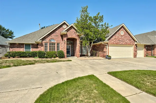 Photo 5 — 12217 Lorien Way, Oklahoma City, OK 73170