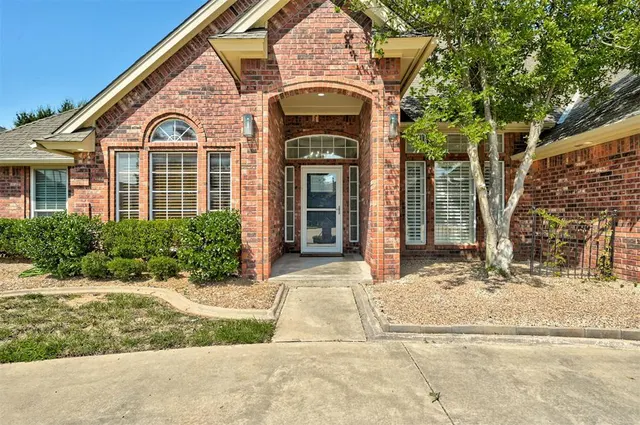 Photo 6 — 12217 Lorien Way, Oklahoma City, OK 73170