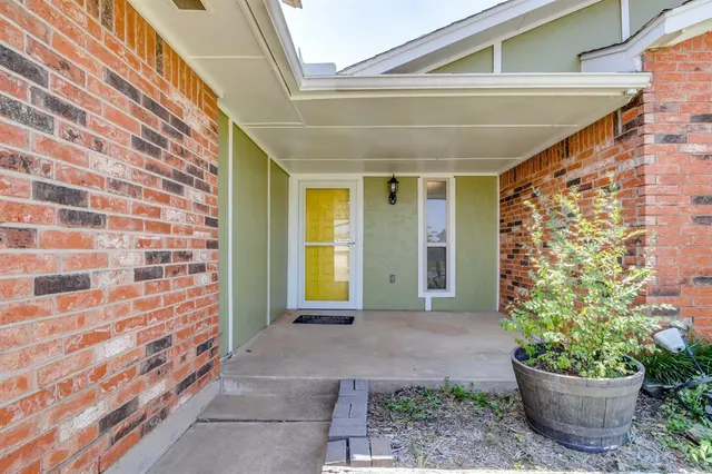 Photo 2 — 2200 Lazy Brook Trail, Edmond, OK 73013