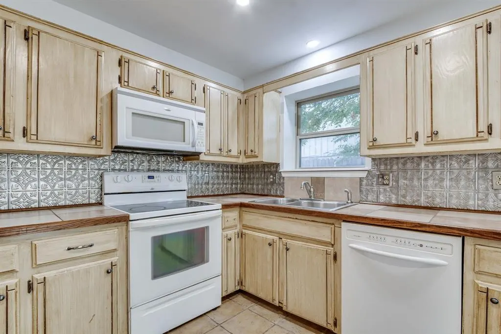 Photo 8 — 2200 Lazy Brook Trail, Edmond, OK 73013