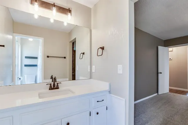 Photo 3 — 2200 Lazy Brook Trail, Edmond, OK 73013