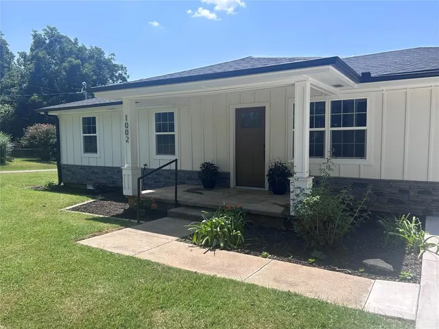 Photo 5 — 1002 N Carr Avenue, Wynnewood, OK 73098