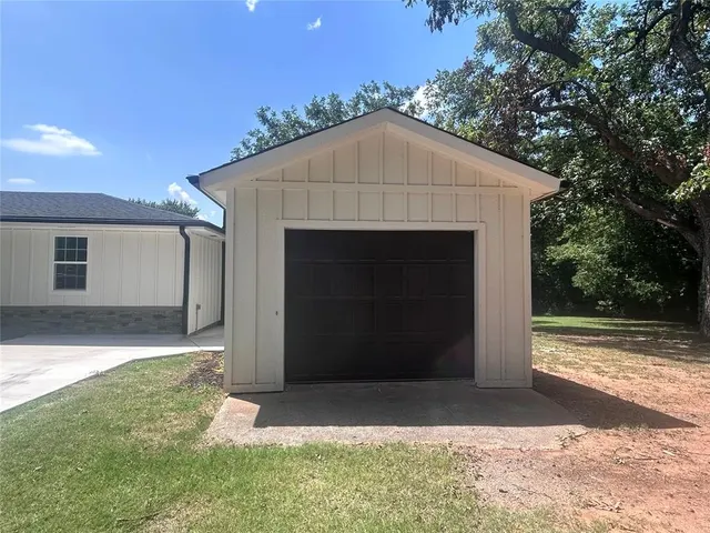 Photo 6 — 1002 N Carr Avenue, Wynnewood, OK 73098