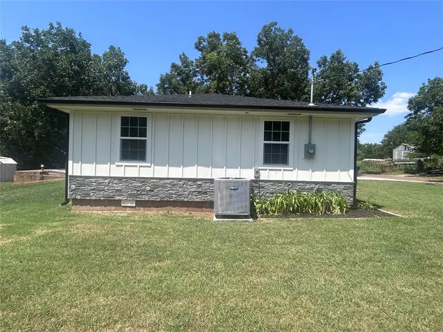 Photo 7 — 1002 N Carr Avenue, Wynnewood, OK 73098