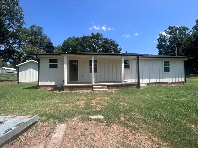 Photo 8 — 1002 N Carr Avenue, Wynnewood, OK 73098