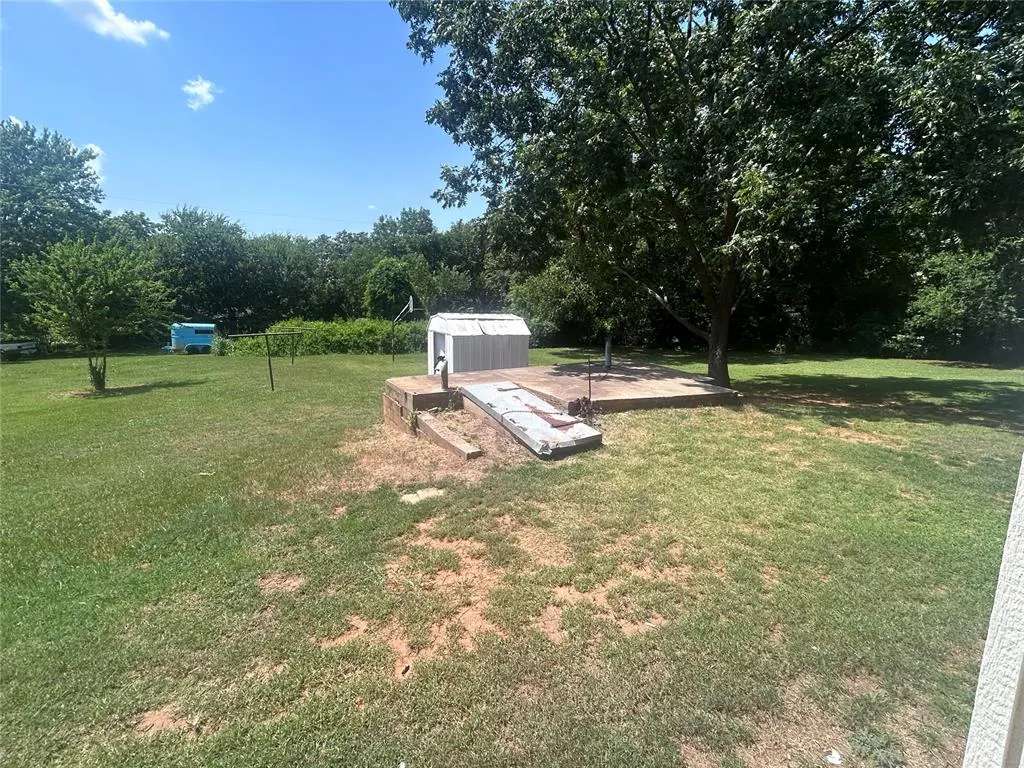 Photo 9 — 1002 N Carr Avenue, Wynnewood, OK 73098