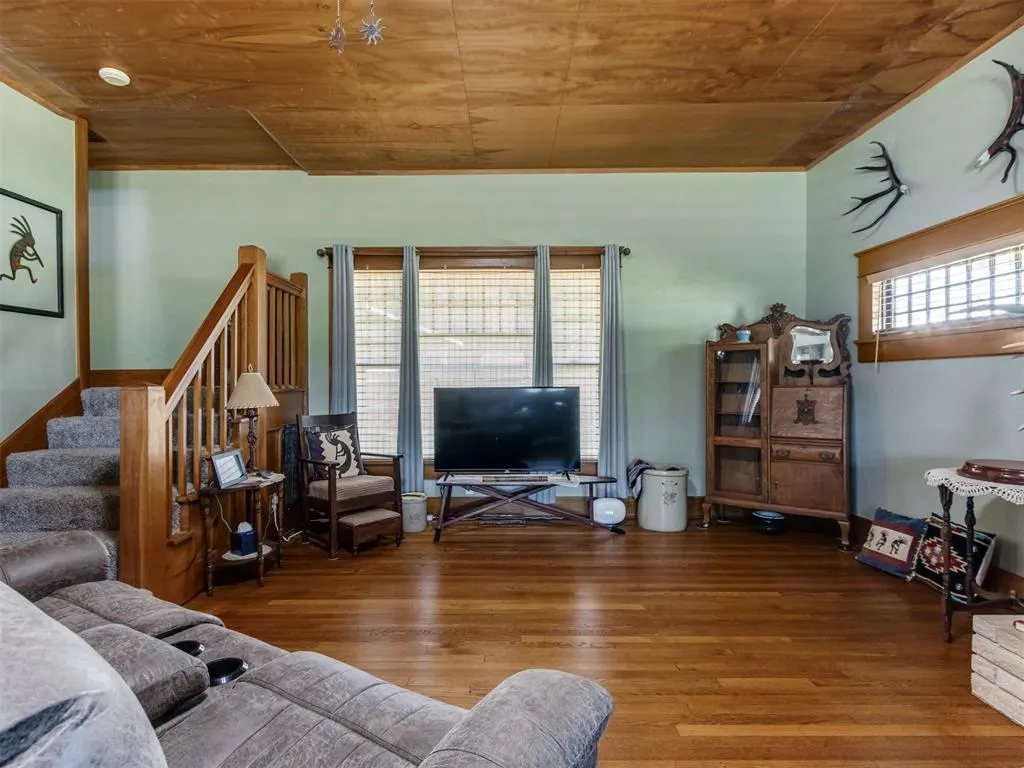 Photo 9 — 525 E Broadway Street, Cushing, OK 74023