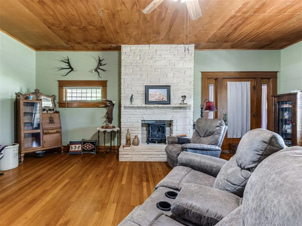 Photo 11 — 525 E Broadway Street, Cushing, OK 74023