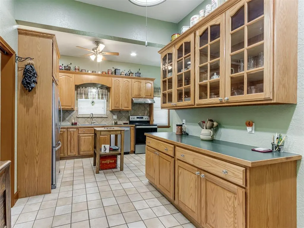 Photo 15 — 525 E Broadway Street, Cushing, OK 74023