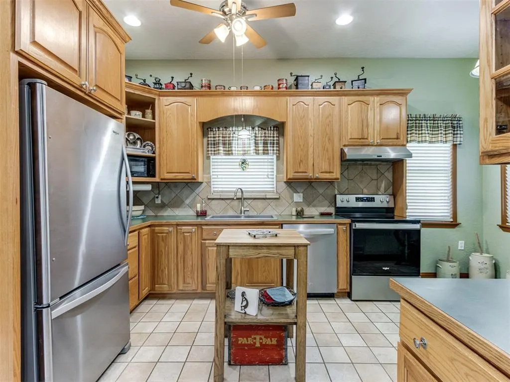 Photo 16 — 525 E Broadway Street, Cushing, OK 74023