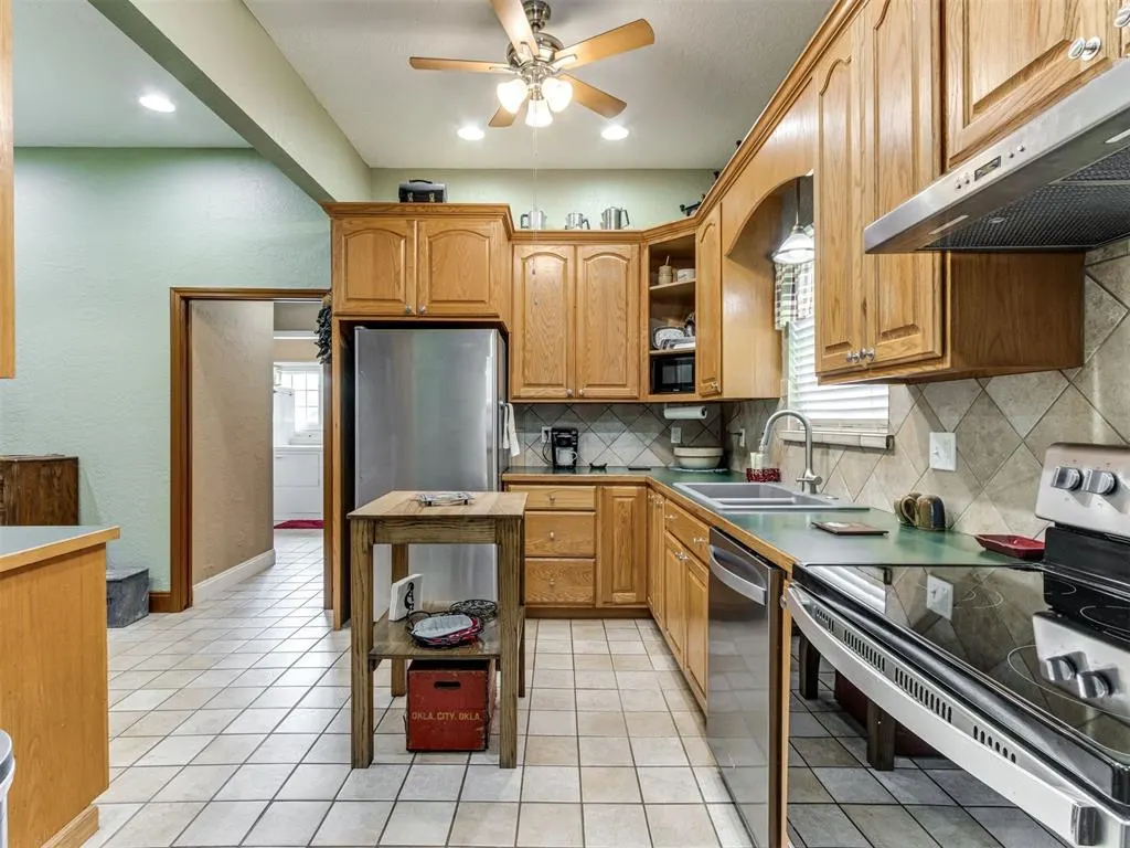 Photo 17 — 525 E Broadway Street, Cushing, OK 74023