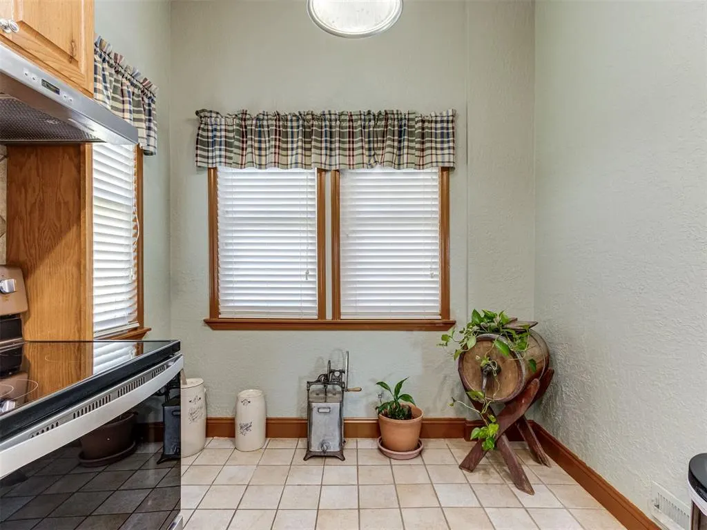 Photo 18 — 525 E Broadway Street, Cushing, OK 74023