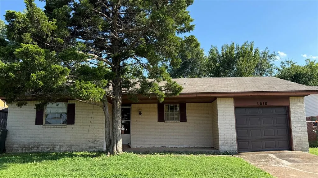 Front exterior — 1618 Briarcliff Court, Norman, OK 73071