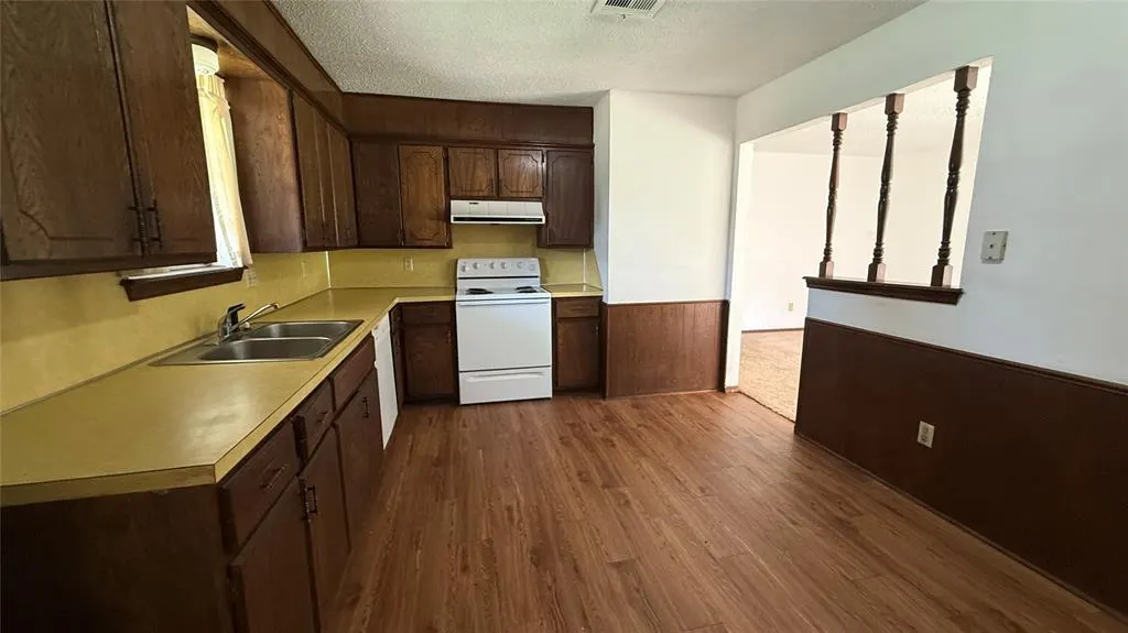 Photo 5 — 1618 Briarcliff Court, Norman, OK 73071