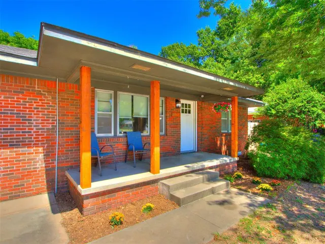 Front exterior — 1527 Camden Way, Norman, OK 73069