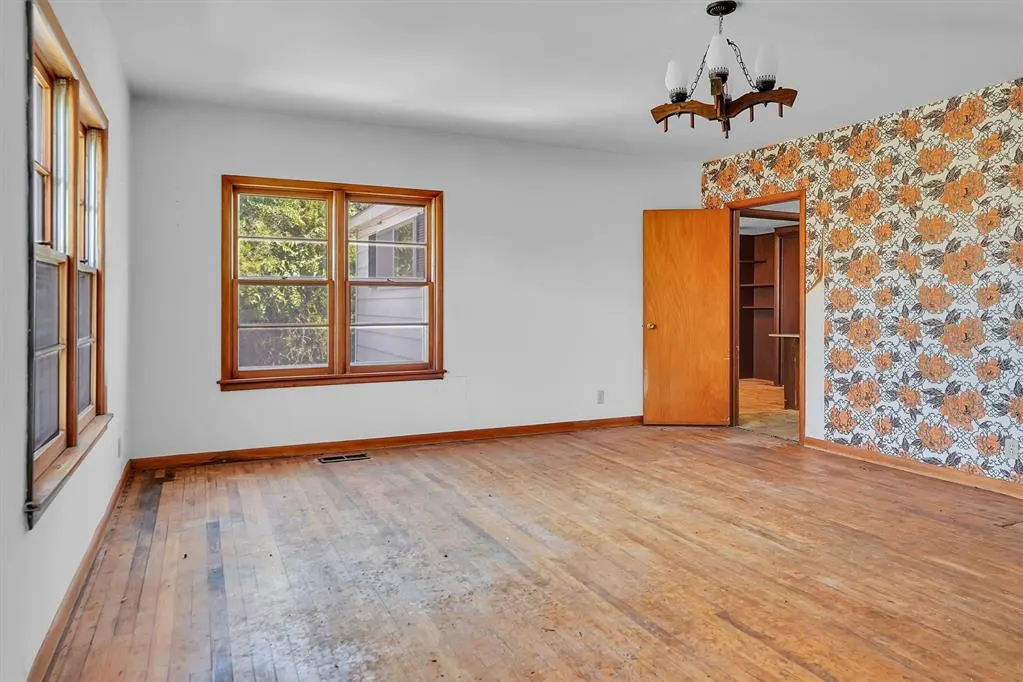 Photo 4 — 119 N Linwood Street, Cordell, OK 73632
