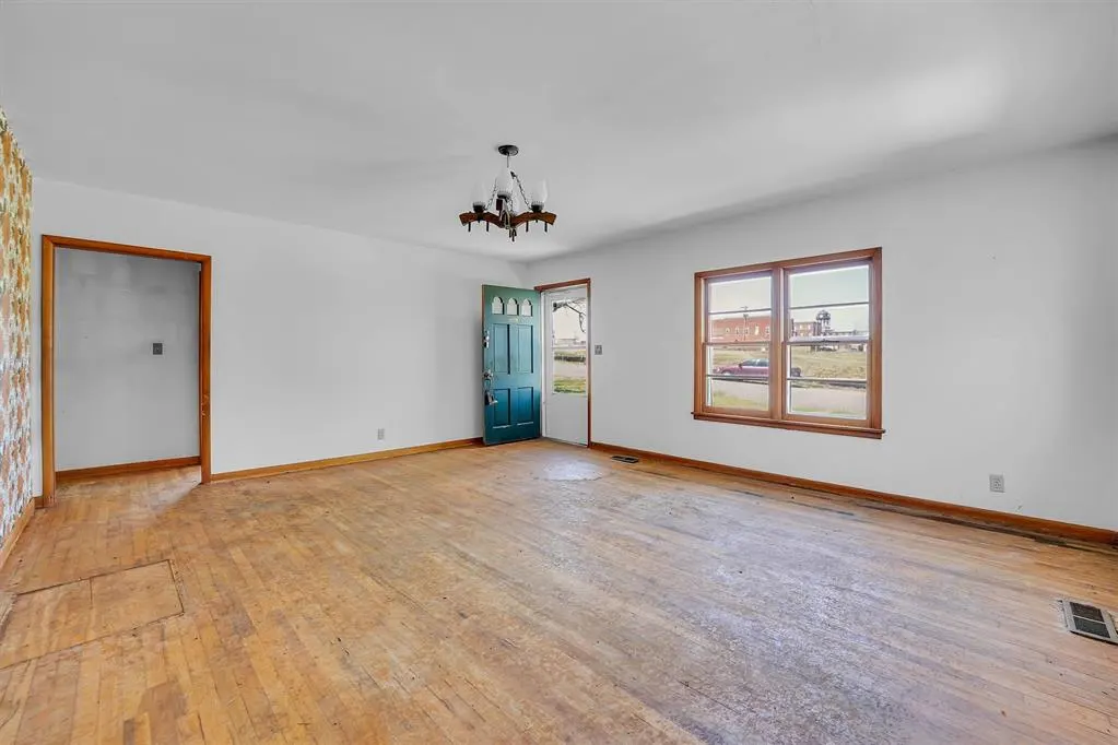 Photo 6 — 119 N Linwood Street, Cordell, OK 73632