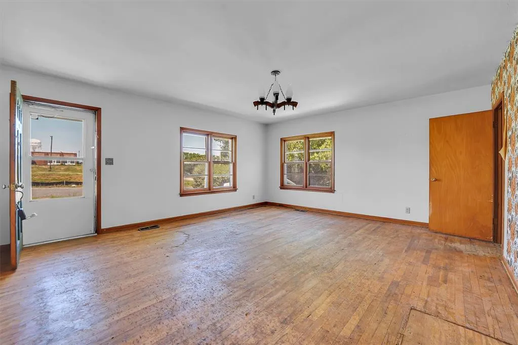Photo 7 — 119 N Linwood Street, Cordell, OK 73632